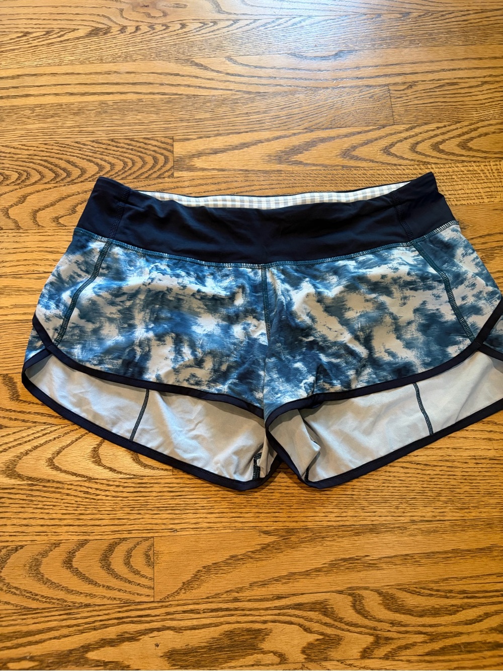 Lululemon Speed Short Sea Side Silver Fox Alberta Lake
